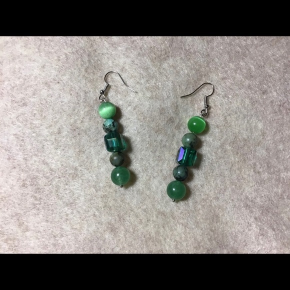 Jade Cat’s Eye Bead Earrings - Picture 5 of 7